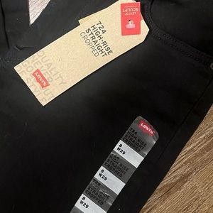 BNWT Women’s Levi Jeans